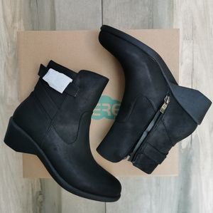 NWT Serene Island Ankle Boots
